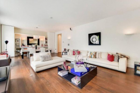 Large 3 Bed Apt in the Heart of Kensington